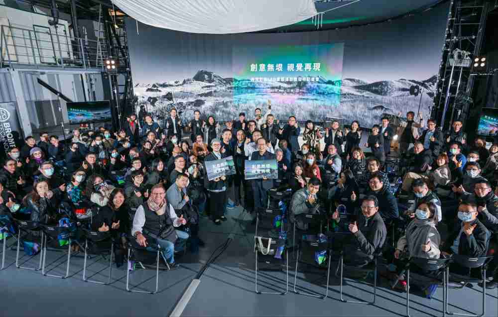 再现影像LED虚拟制作摄影棚整合拍摄场景、、、内容制作、、、、技术指导到设备租借一站式服务，，，，可望提升LED虚拟制作的影视效能，，，，进而产出更多高质量细致作品