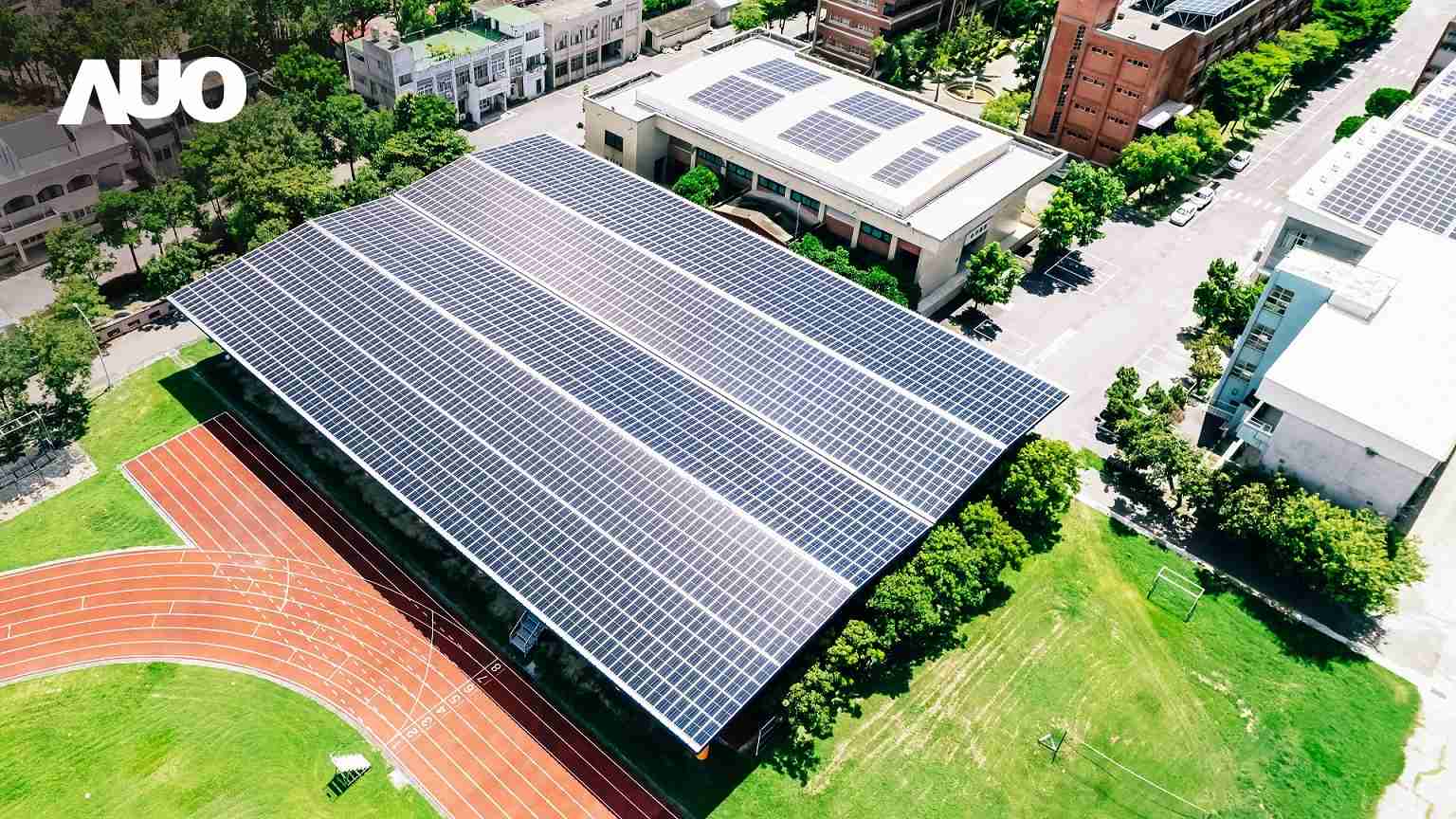 云顶国际8588ydSunSteel光电整合型浪板具备快速安装、、轻量化优势，，可提升15%发电效能，，通过国际IEC与台湾VPC认证安全、、、防漏、、、耐候标准