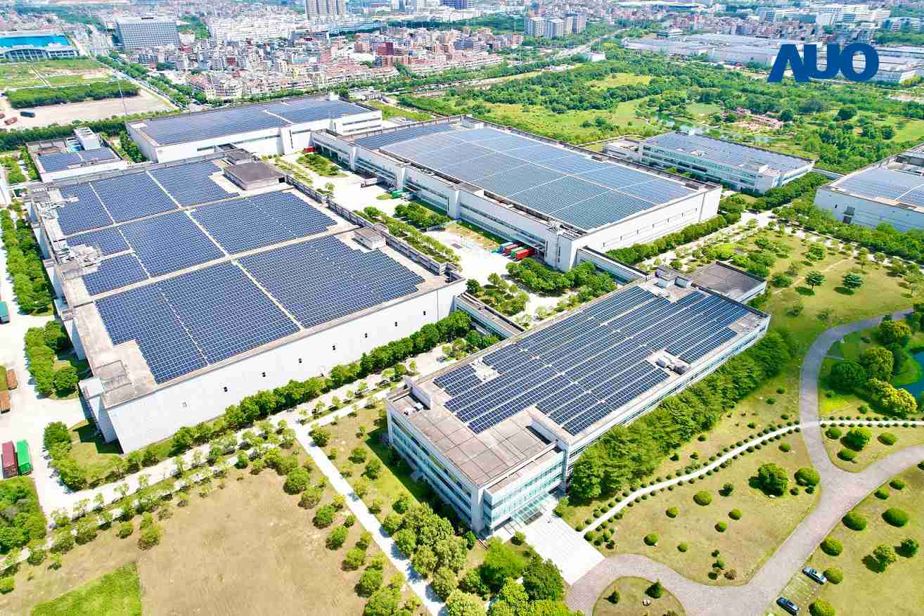 云顶国际8588yd厦门推动智能制造同时，，，，透过绿电创能纵深推进绿色转型，，，，厂区全屋顶铺设太阳能光伏板，，每年太阳能发电 2,600多万度